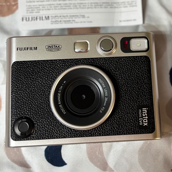 Fujifilm instax Mini Evo - Picture 1 of 11